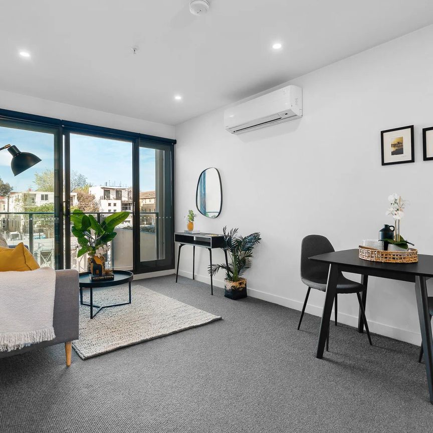 Steps to Chapel Street & Toorak Road - Stylish, Light-Filled Living - Photo 1