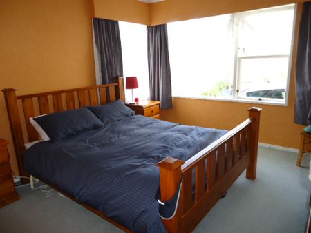 WELL PRESENTED IN KELSON - Photo 4