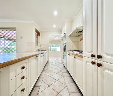 Spacious Family Home! - Photo 4