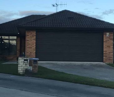 Top Spot Family Home - Photo 3