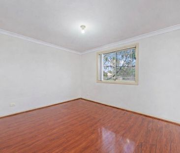 3 Bedroom Townhouse in Prime Location!! - Photo 3