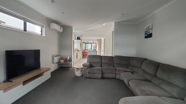 Stunning 3BR Karaka Retreat! - Photo 1