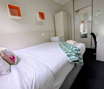 Across the road from Sydney University - Photo 3