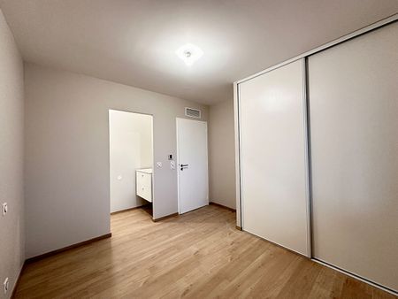 APPARTEMENT T4 AVEC TERRASSE ET PARKING - Photo 3