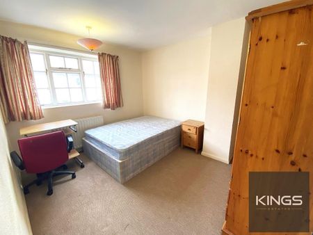 4 bedroom semi-detached house to rent - Photo 2