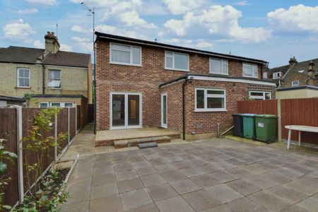 3 bedroom house to rent - Photo 2