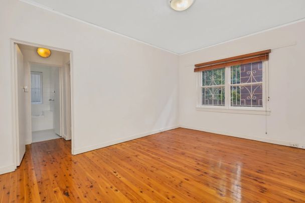 Art Deco appeal with modern touches - Photo 1