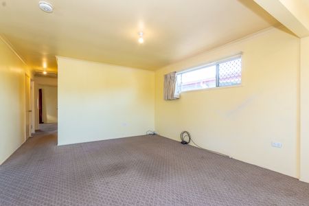 21 Ettie Street, Redcliffe QLD 4020 - House For Rent | Domain - Photo 3