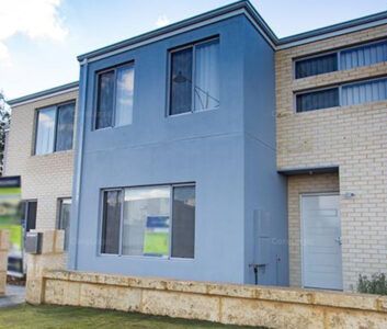 Two story villa in popular location! - Photo 6