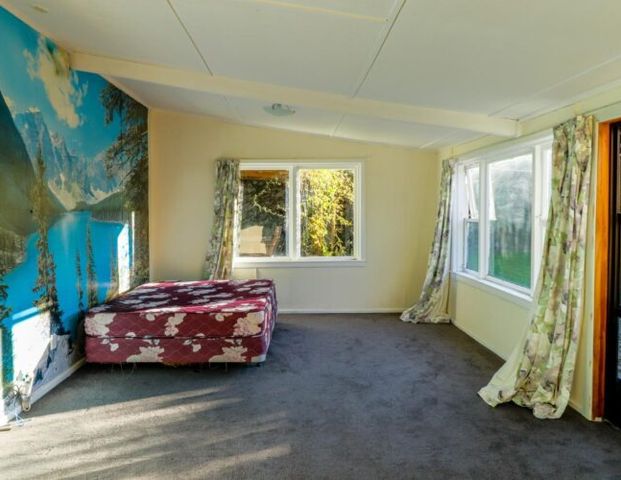 Large Bedroom in Shared Accommodation - Photo 1