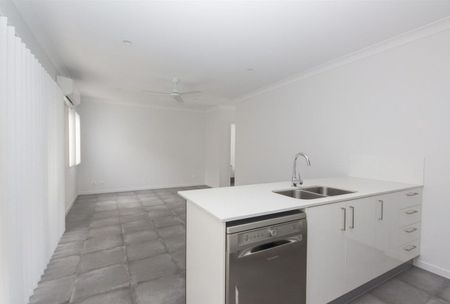 Modern 3 Bedroom Townhouse - Photo 4