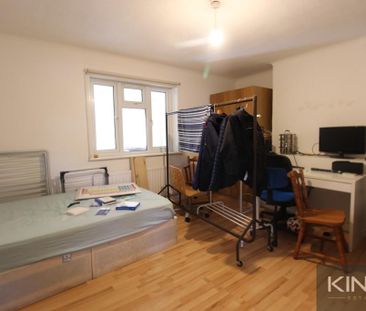 4 bedroom semi-detached house to rent - Photo 2