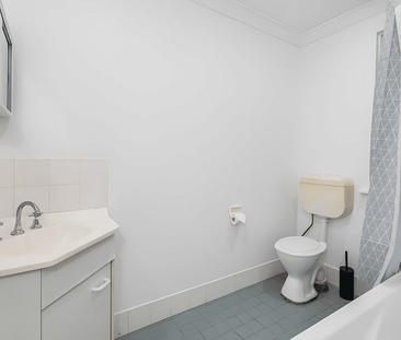 CHARMING 3 BEDROOM HOME - Photo 3