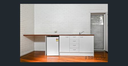 Sunlit Studio Haven Moments from Sydenham Station! - Photo 5