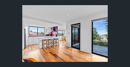 Bellerive Beauty on Clarence Street - Photo 2