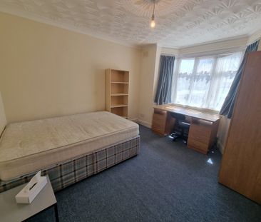 5 Bed Student Accommodation - Photo 4