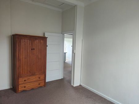 Sunny 2-Bedroom Unit in Central Epsom – DGZ - Photo 3