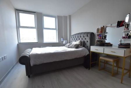Spacious double bedroom in Acton W3 6DG - Photo 3