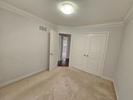 For Lease - 40 Thatcher Crescent, East Gwillimbury, Ontario - Photo 5