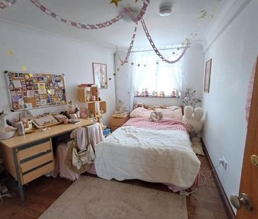 4 bedroom end of terrace house to rent - Photo 5