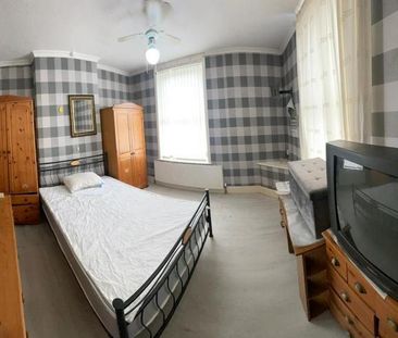 2 bedroom end of terrace house to rent - Photo 5