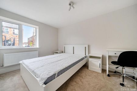 1 bedroom in a house share to rent - Photo 2