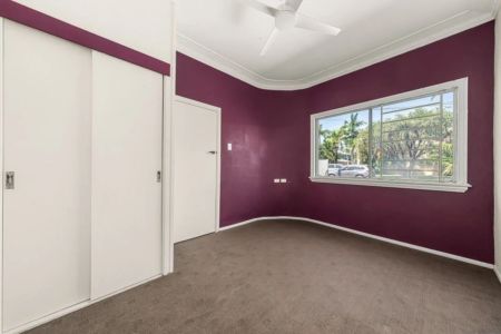 “Functional Family Home with Patio, Garden, and Great Transport Links” - Photo 4