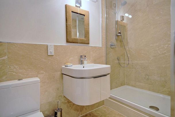 A 3 Bedroom Flat in Montpellier GL50 3AH - Photo 1