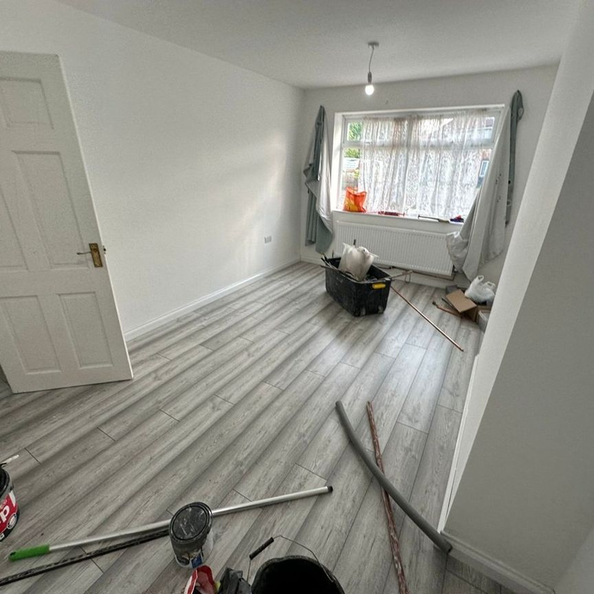 4 Bed End Terrace, Berrandale Road, B36 - Photo 1