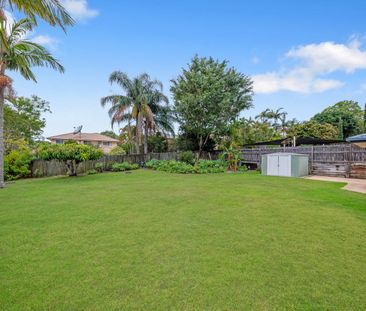 Grand Family Home in Prestigious Stretton Location - Photo 2