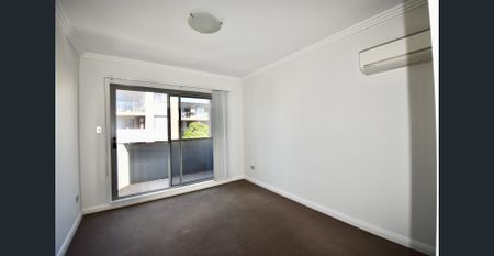5 Bedrooms Townhouse in Perfect Location - Photo 4