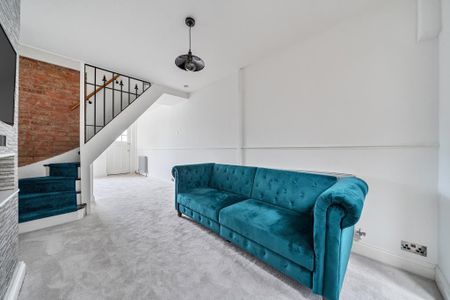 2 bedroom semi-detached house to rent - Photo 3