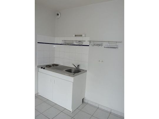 Location Appartement 1 pièce 27m² LA ROCHE SUR YON 85000 - Photo 1