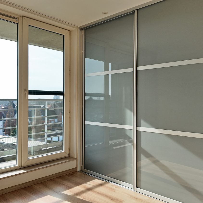 Lichtrijk appartement met panoramisch uitzicht op de Markt van Eeklo! - Photo 1