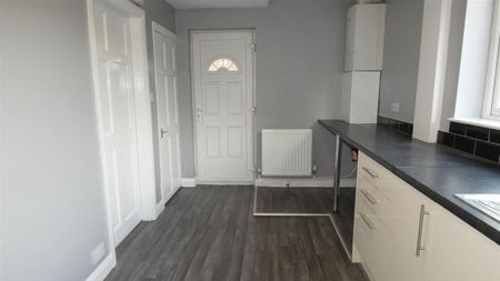 2 bedroom semi-detached house to rent - Photo 2