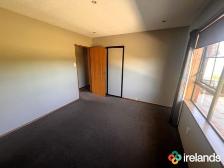 Spacious Three-Bedroom Family Home in Redwood - Photo 2