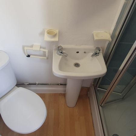 Flat 4, 18 Mundy Place, Cathays, Cardiff, CF24 4BZ - Photo 3