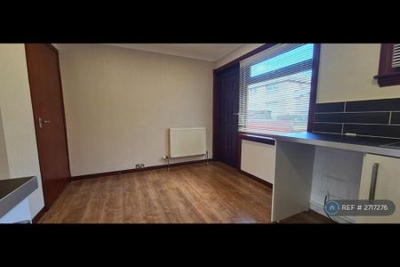 2 bedroom end of terrace house to rent - Photo 2