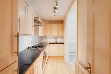 3 Bed Flat - Photo 5