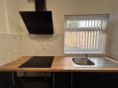 3 bedroom House To Let - Photo 5