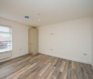 2 bed Flat for Rent - Photo 6