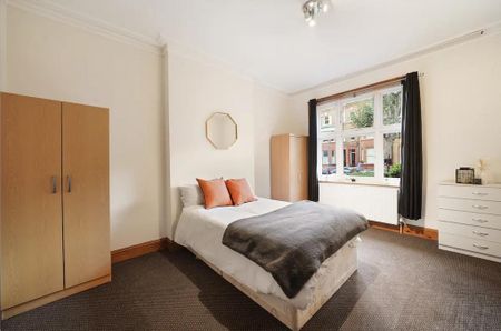 1 bedroom in a house share to rent - Photo 5