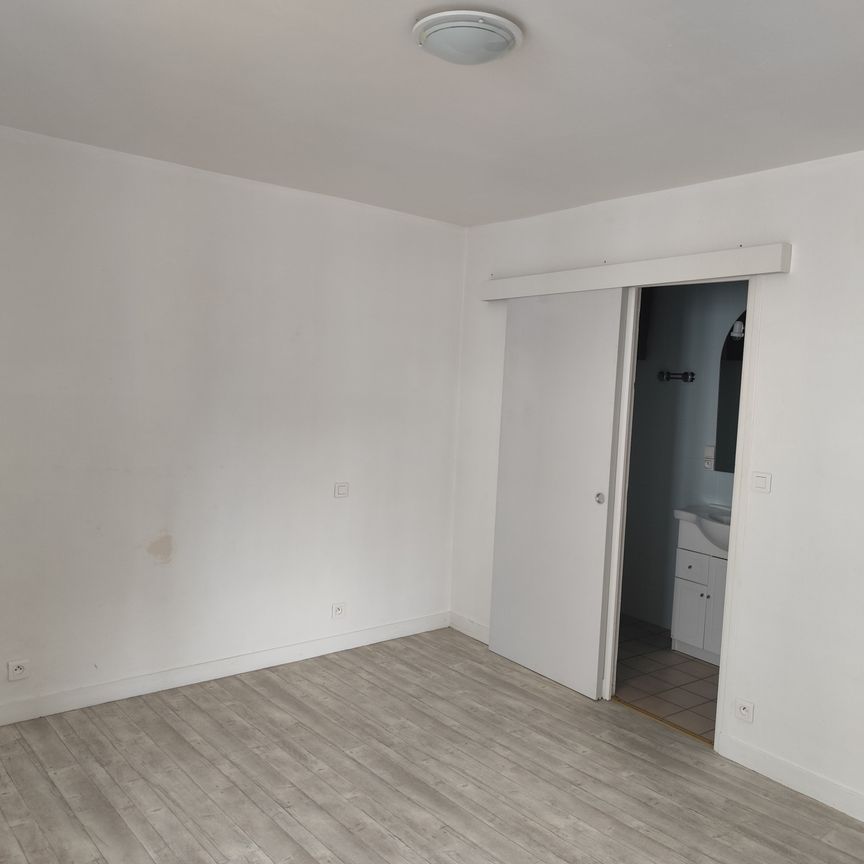 Location Appartement 2 pièces 27m² SABLE SUR SARTHE 72300 - Photo 1