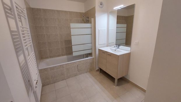 location Appartement T3 DE 60.35m² À LE BLANC MESNIL - Photo 1