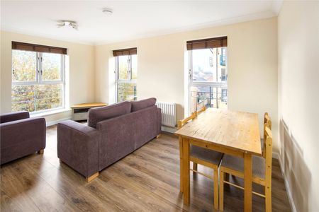 Stuart House, E16 - Photo 2