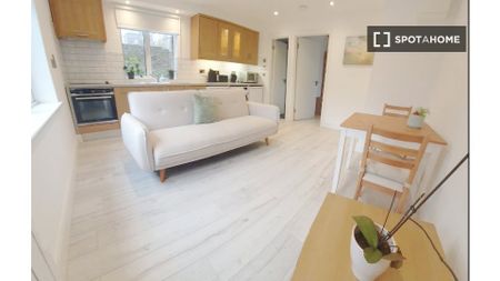 1-bedroom apartment for rent in Terenure, Dublin - Photo 3