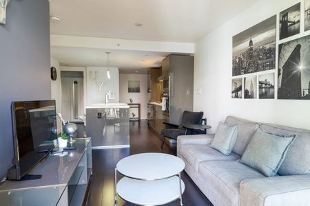 Richards Street - Photo 2