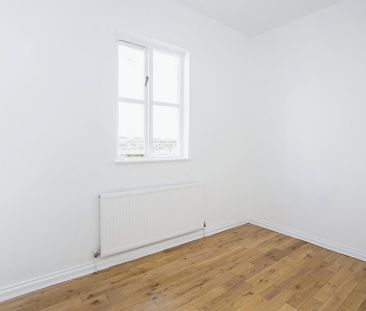3 bedroom flat to rent - Photo 4