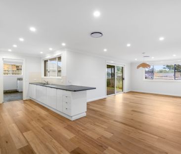 GREAT LOCATION AND OPEN PLAN LIVING - Photo 3