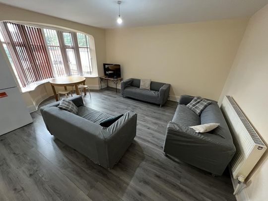 9 bedroom townhouse to rent - Photo 1